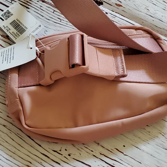 🆕️ LULULEMON EVERYWHERE BELT BAG (PINK PASTEL COLOR) - Picture 9 of 9
